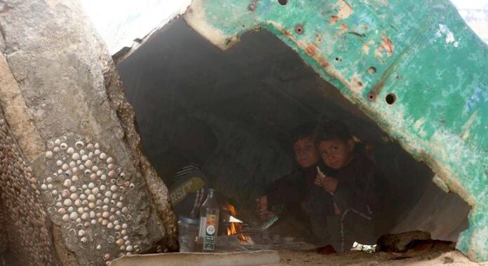 Tarde de Crisis: Inundaciones en Gaza, Desafíos en Venezuela y Inundaciones en Gaza, Venezuela, cultivo de coca en Bolivia... Las noticias del martes