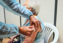 Vacunas Actualizadas: Clave para Reducir Muertes por COVID-19 a Pesar de Casos Graves Las vacunas actualizadas reducen las muertes por COVID-19, que sigue causando casos graves