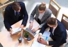 Bequers Logra 3,8 Millones de Euros en Becas para Posgrados en 2025 Bequers obtiene 3,8 millones de euros en becas para posgrados de profesionales en 2025