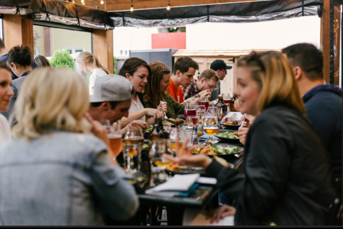 Celebrar la Navidad Podría Reducir la Edad Biológica, Según Longevytum Longevytum señala que celebrar la Navidad puede reducir la edad biológica