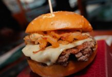 La Birra Bar Triunfa en el Mundial «Dubái Burger Championship» La Birra Bar gana el mundial 'DUBÁI BURGER CHAMPIONSHIP'