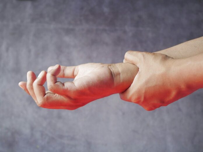 Lesiones Traumáticas por Caídas en el Hielo: El Desafío del Dr. Samuel Pajares, traumatólogo de Policlínica Gipuzkoa: "Las lesiones traumáticas por caídas en el hielo son las más frecuentes de invierno"