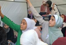 Nuevos Desafíos en Educación: Menores Migrantes en EE.UU. y la Amenaza del Sarampión en España Educación en Gaza, menores migrantes en Estados Unidos, sarampión en España... Las noticias del martes