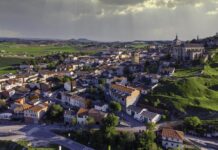 Palacios y Versos: El Legado Literario de Cogolludo Palacios, muros y versos: el legado literario de Cogolludo (Guadalajara)