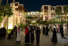 Ramadán Saudí: Un Encuentro de Comunidad, Noches Vibrantes y Vida Cultural Ramadán al estilo saudí: cuando la comunidad se reúne, las noches despiertan y la cultura cobra vida