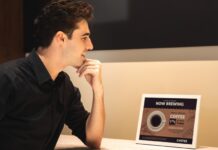 Samsung Presenta su Pantalla de Papel Electrónico de 13 Pulgadas, una Innovación Mundial Fabricada con Bio-Resina Derivada de Fitoplancton Samsung Debuts 13-Inch Color E-Paper, a World-First Display Built With Bio-Resin Derived From Phytoplankton – Samsung Global Newsroom