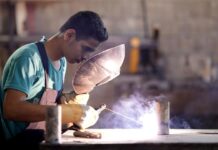 Un Empleo No Asegura Una Vida Digna: La Realidad de 300 Millones de Trabajadores en la Miseria Tener un empleo no significa ganarse la vida: casi 300 millones de trabajadores viven en la miseria