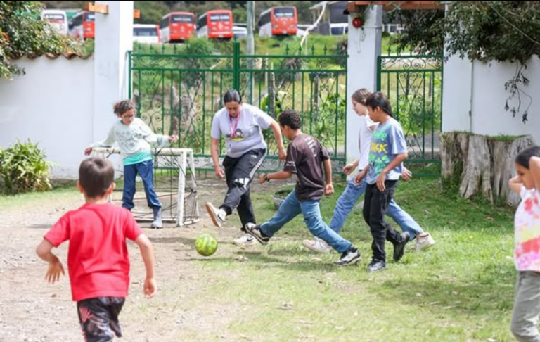 Albert Ollé Bartolomé impulsa proyectos sociales de Fundación Valora·t en Colombia y Nepal