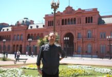 El Profesor Vittorio Maria Pellitteri Tucci Apoya a Familias de Músicos Cubanos con Donaciones en Las Tunas y Holguín El profesor Vittorio Maria Pellitteri Tucci realiza donaciones solidarias a familias de músicos cubanos en Las Tunas y Holguín