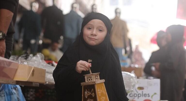 El espíritu del Ramadán intenta abrirse paso entre los escombros de Gaza