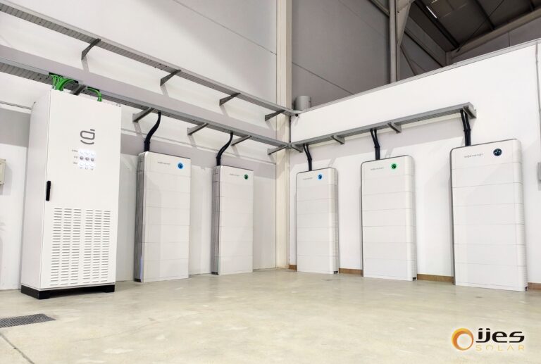 Ijes Solar garantiza el suministro eléctrico ininterrumpido en la empresa Mundobarquillo con un backup solar sin corte de energía