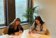 Impulso Conjunto por el Empleo Femenino: Fundación Adecco y Women in Banking Unen Fuerzas La Fundación Adecco y Women in Banking suman esfuerzos para impulsar el empleo de las mujeres en situación de vulnerabilidad