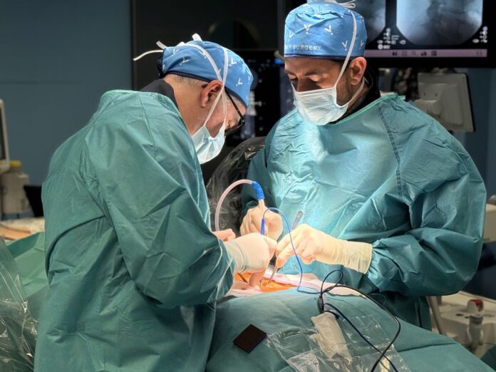 Dr. Nicolás Samprón, jefe del servicio de Neurocirugía de Policlínica Gipuzkoa: "La planificación es la parte más importante de la cirugía de columna"