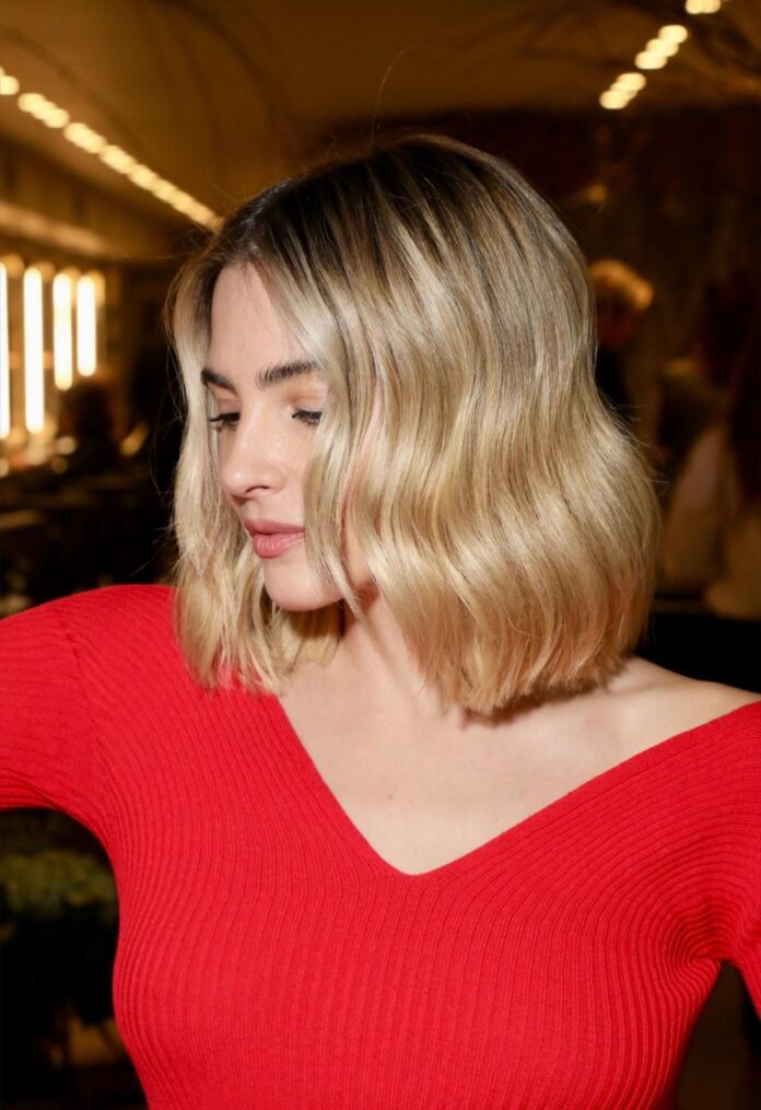 Andrea Duro Elige Arkhé Cosmetics Para Lucir Su Melena En Andrea Duro confía en Arkhé Cosmetics para preparar su melena antes de los famosos premios del cine español