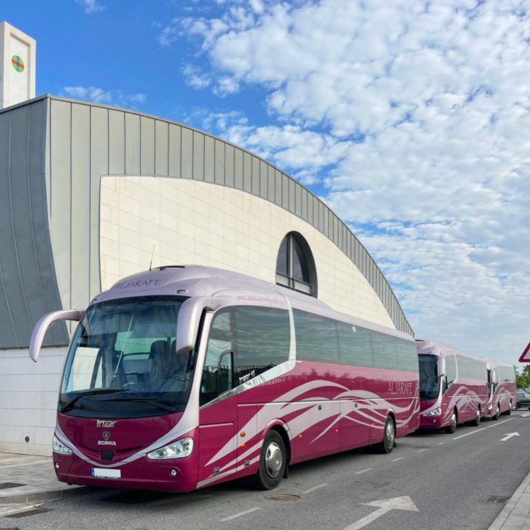 Autocares Aljarafe Potencia la Movilidad Colectiva en Sevilla con una Flota Sostenible y de Alta Gama