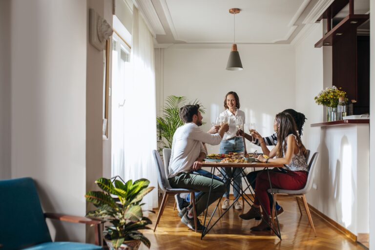 Comer Pescados y Mariscos: Una Fuente de Felicidad, Según Pesca España