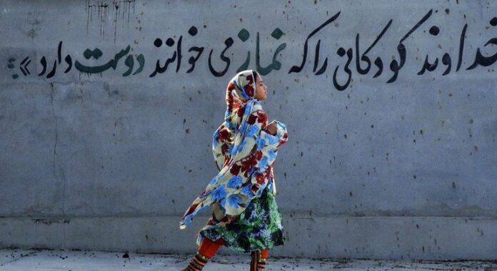 Demandan Investigación por la Muerte de Niñas en el Bombardeo Crisis en Irán: Derechos Humanos pide investigar la muerte de decenas de niñas tras el bombardeo de un colegio