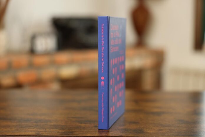 El Error de Tratar la Piel como algo Independiente del El farmacéutico Fran Diéguez alerta: "Seguimos tratando la piel como si fuera independiente del resto del cuerpo, y ese es el error"