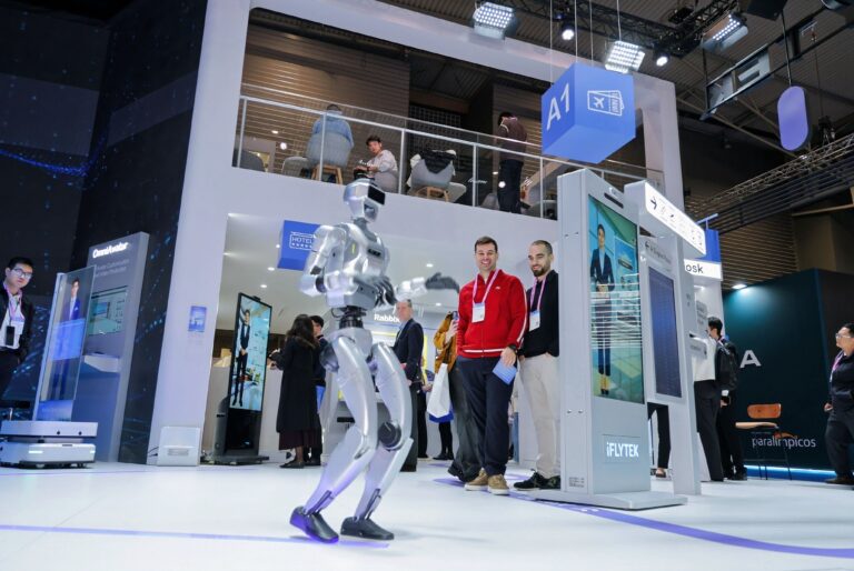 Humanos Virtuales en Todas Partes: iFLYTEK Lleva la IA al Mundo Real en el MWC26