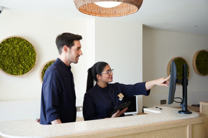 Konecta e Iberostar Revolucionan el Check-in Hotelero para Mejorar la Konecta e Iberostar transforman el check-in hotelero y logran más eficiencia para una mejor experiencia de cliente