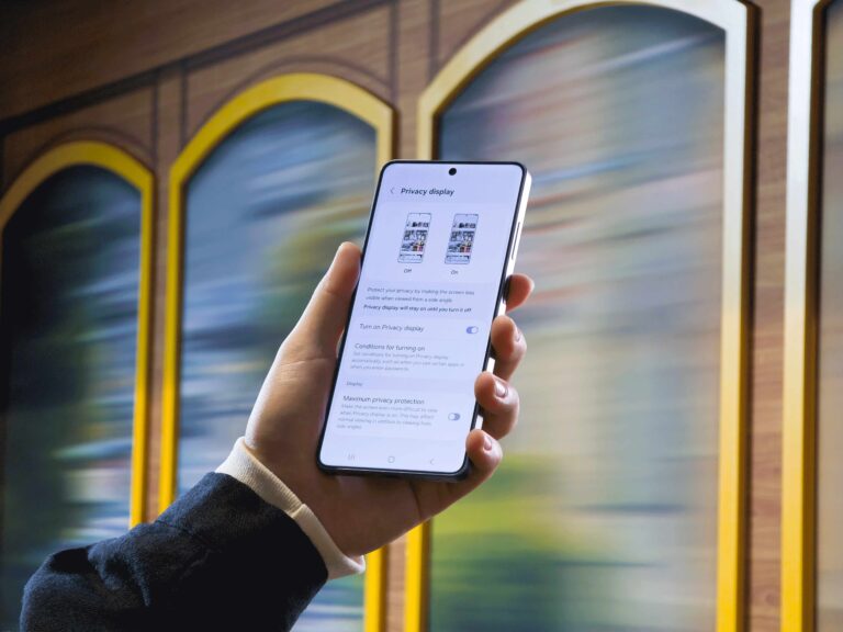 La Ansiedad Digital: Ocho de Cada Diez Españoles Temen que Miren su Pantalla en Público