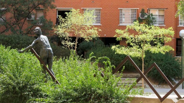 Los Espacios Públicos de Puente de Vallecas: Entre el Potencial Urbano y el Desafío del Mantenimiento