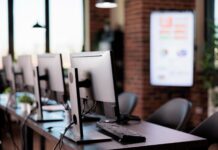 Mantenimiento Informático Integral para Empresas en la Zona Norte de Madrid Redkom ofrece mantenimiento informático integral para empresas de la zona norte de Madrid