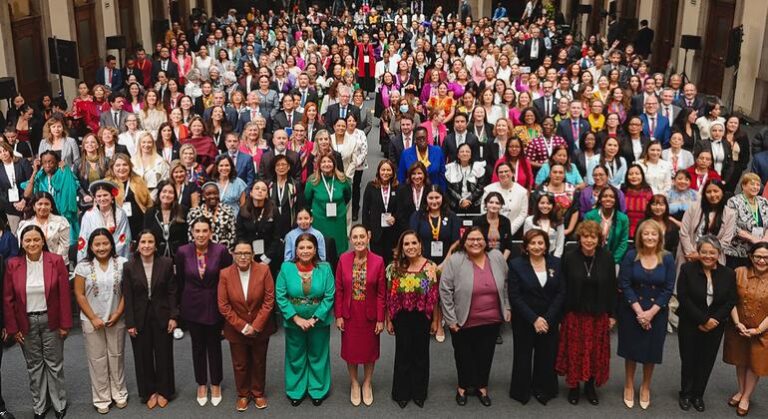 La presencia de mujeres en los parlamentos avanza a paso de tortuga: solo un 27,5% de escaños son para mujeres