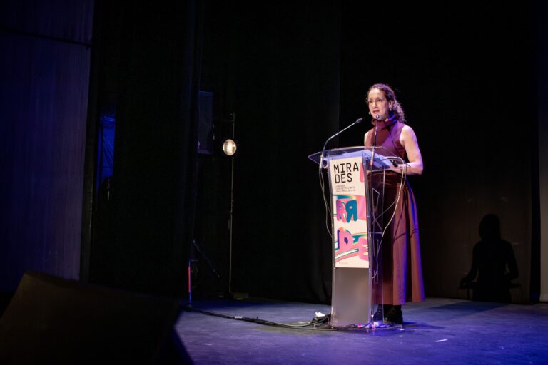 Profesionales de la Información: Clave en un Mundo Transformado por la IA