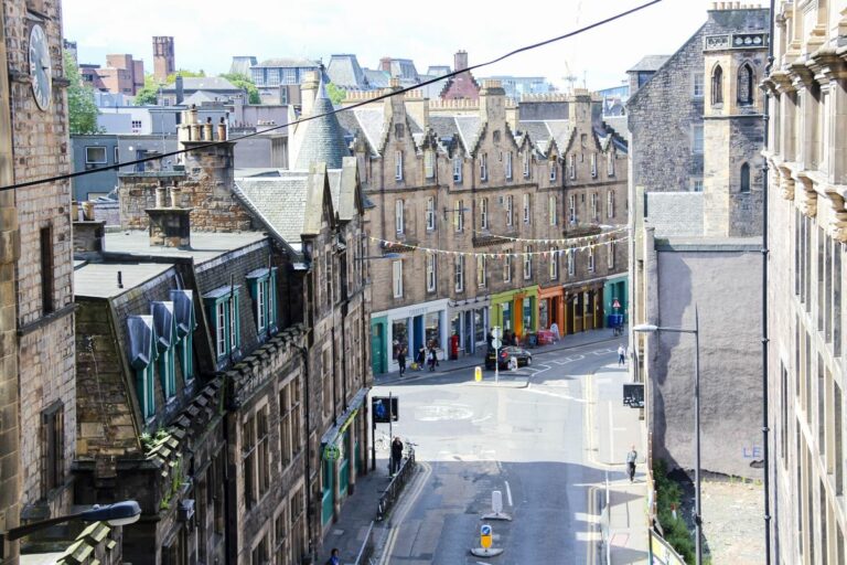 Semana Santa 2026: Los Destinos Más Buscados y Dónde Ahorrar Más los Españoles según KAYAK