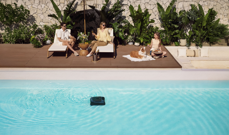 Beatbot Lanza Sora 30 y Sora 10: Robots Innovadores para una Limpieza de Piscinas Sin Esfuerzo