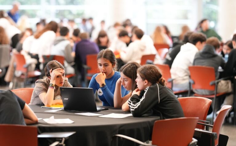 CodeOK: Fomentando el Pensamiento Computacional en Más de 8.700 Estudiantes de Euskadi