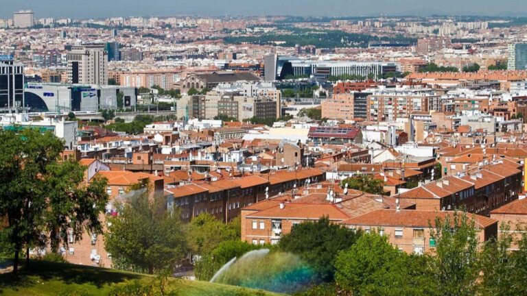 Cómo el Puente de Vallecas está Transformando el Comercio, el Ocio y la Vida en Uno de los Distritos Más Poblados de Madrid