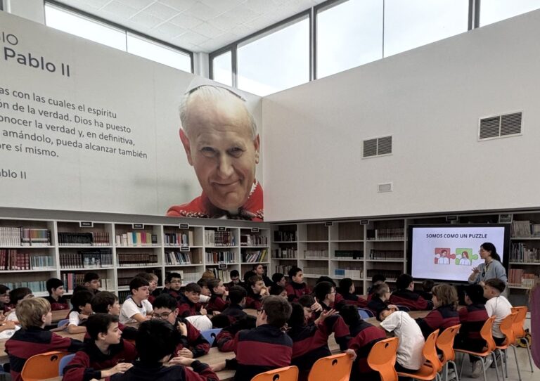 El Colegio Juan Pablo II de Parla Fortalece la Seguridad Emocional en Educación Primaria y Secundaria