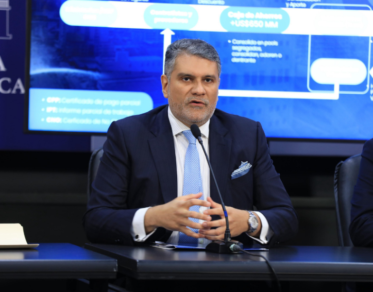 Andrés Farrugia Promueve Financiamiento de Caja de Ahorros para Acelerar Obras Públicas en Panamá