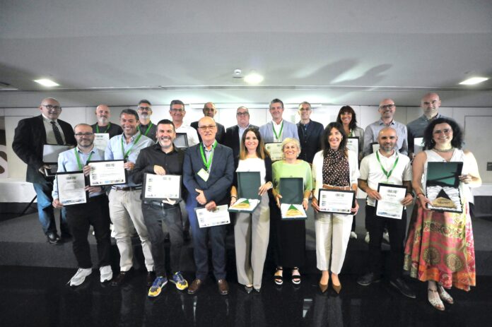 COASHIQ Reconoce en Valencia a las Empresas Más Comprometidas de COASHIQ premia en Valencia a las empresas más comprometidas de la industria química y afines