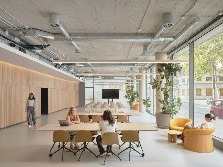 Cloudworks: Redefiniendo el Diseño de Oficinas para el Bienestar y la Experiencia Laboral