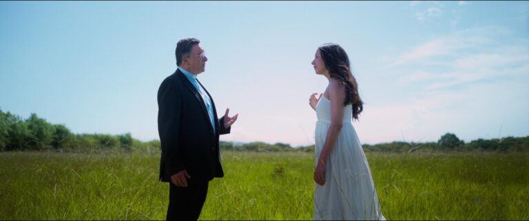 Día Ocho: El Fenómeno Espiritual que Conquista los Cines de España