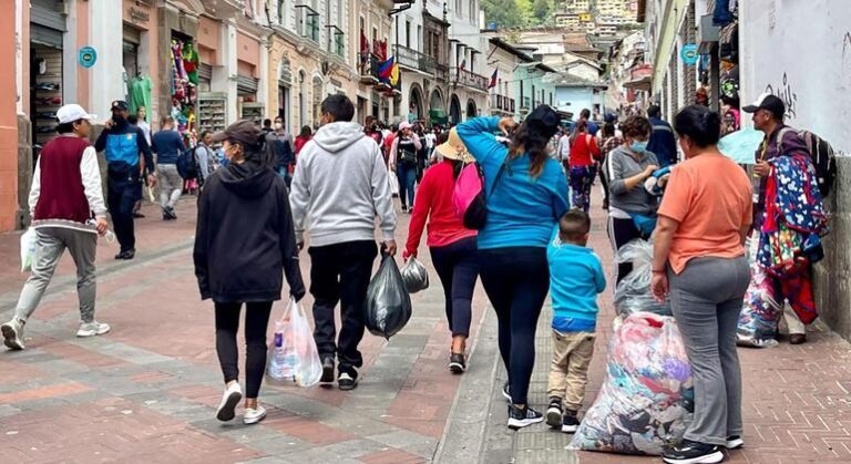 Ecuador Enfrenta Calor Extremo: Últimas Noticias Desde Ucrania y el Brote de Ébola