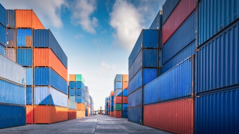 El Superávit Comercial de Bienes de la UE Se Reduce a la Mitad en el Primer Trimestre de 2026