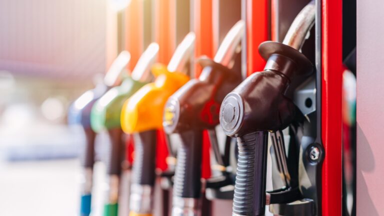Fuerte Aumento en los Precios de Combustibles Continúa en Abril de 2026