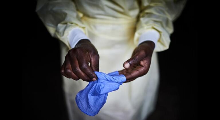 La OMS Envía 12 Toneladas de Suministros de Emergencia Contra el Ébola en la RDC en Menos de 24 Horas