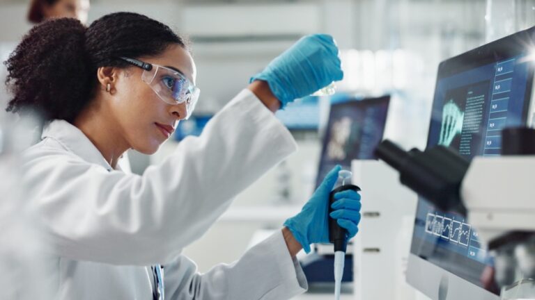 Mujeres Componen el 53% de los Rangos en Ciencia y Tecnología