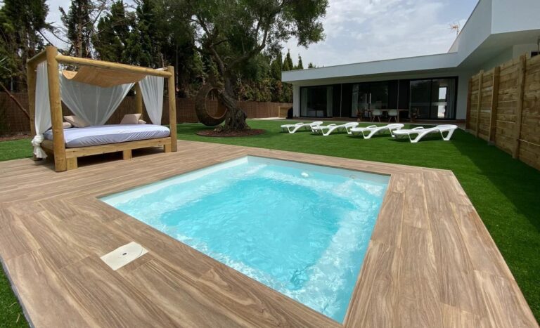 Piscinas Casariche: Innovación en Fabricación e Instalación de Piscinas de Poliéster para Disfrutar del Verano en Andalucía