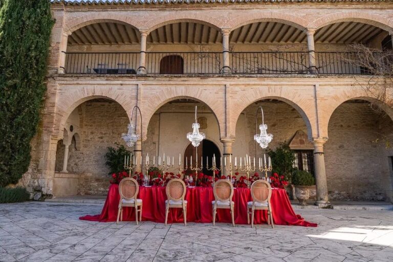 Celebraciones Andaluzas Elevadas: Alquileres El Alemán y Su Servicio Premium de Mobiliario para Eventos