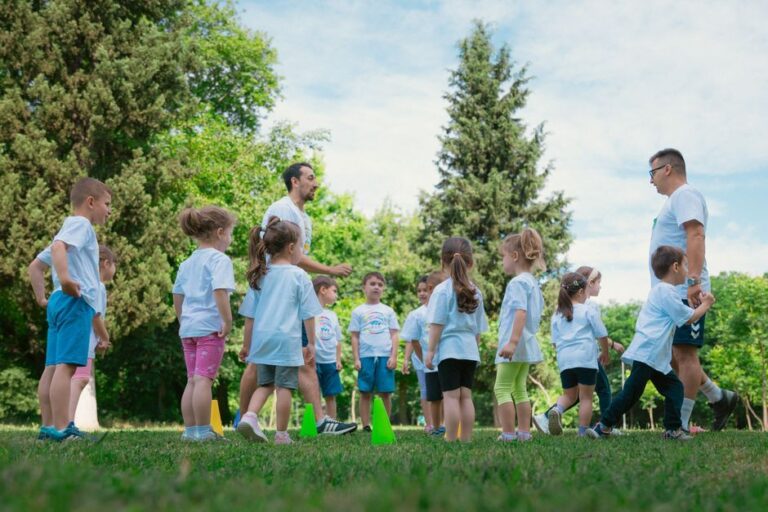 Desafíos Veraniegos: Un Análisis del Verano Difícil para Familias con Niños que Requieren Apoyo