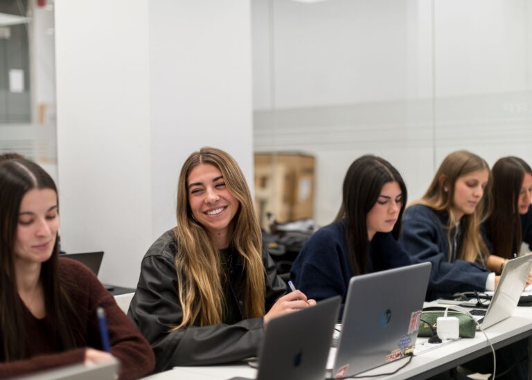 ESERP Asigna 1,2 Millones en Becas para la Formación en IA, Datos, Sostenibilidad y Nuevas Tecnologías