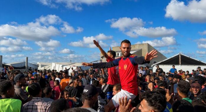 Fútbol en Gaza: Alegría y Esperanza a Través de Botas Botas prestadas, alegría prestada: el fútbol florece en los campamentos de Gaza