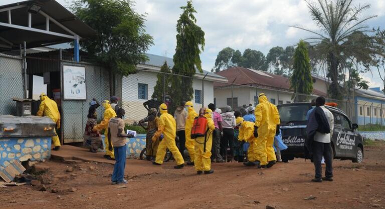 La OMS Acelera las Pruebas para Frenar el Brote de Ébola