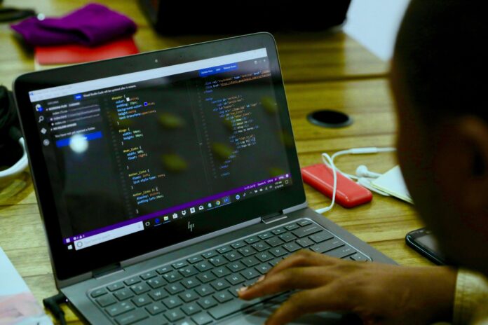 Másteres Tech: De Expertos Digitales a Profesionales que Transforman Tecnología Los nuevos másteres tech ya no forman solo expertos digitales: buscan perfiles capaces de traducir tecnología en negocio